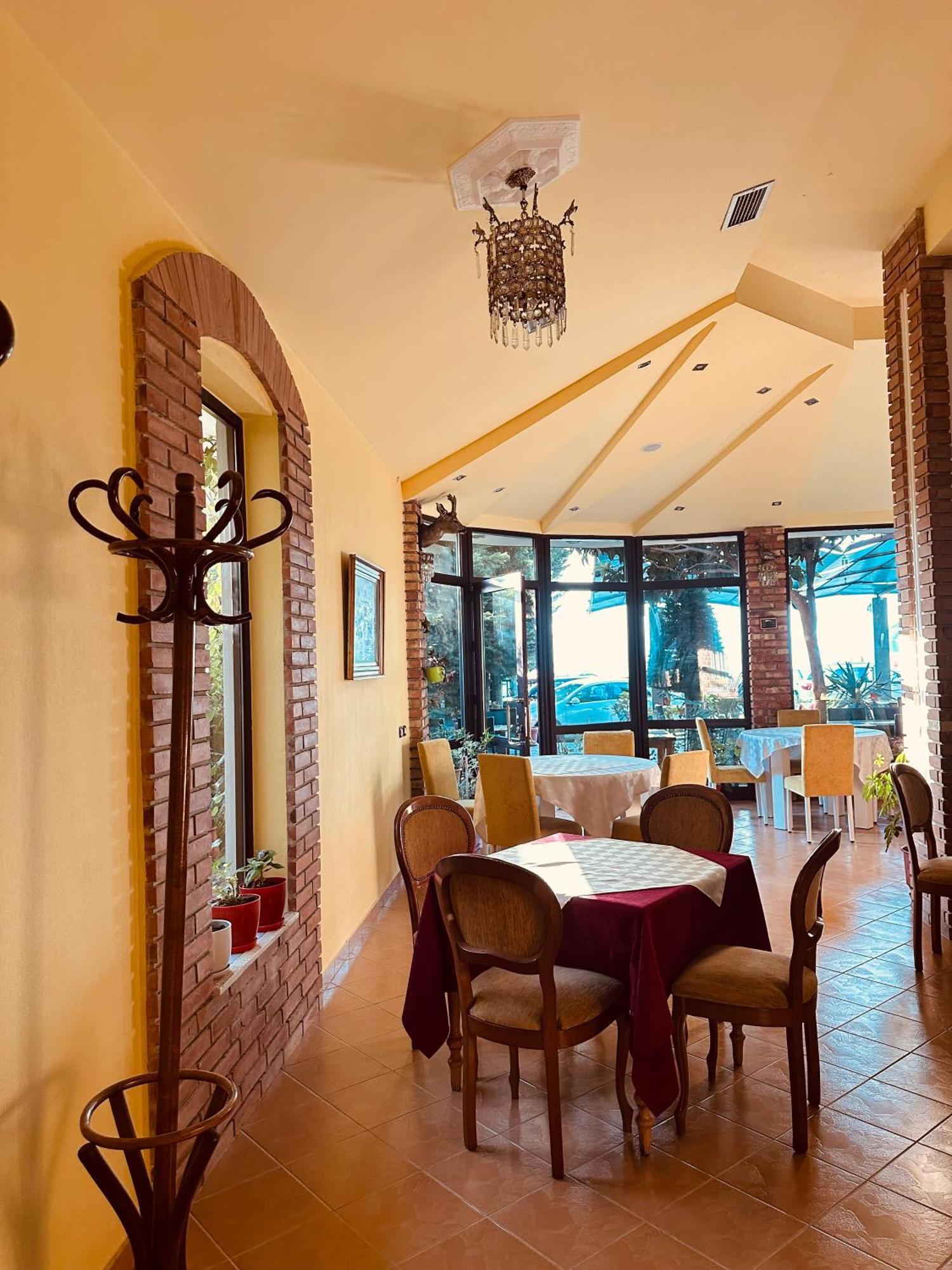 Hotel Saint Marena Pogradec Zewnętrze zdjęcie